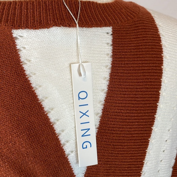 NWT Knitted Sweater by QIXING - Picture 3 of 4